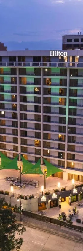 Hilton Birmingham Downtown at UAB，位于伯明翰的酒店