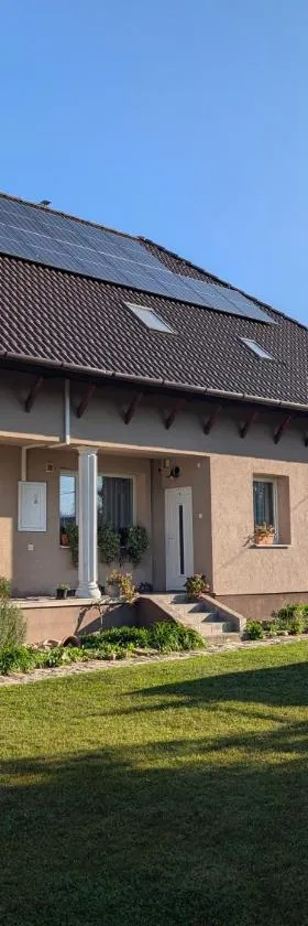Virágos Apartman Balatonszemes，位于鲍洛通塞迈什的酒店