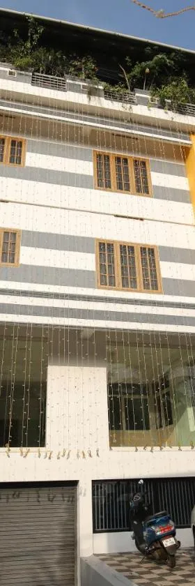 Stylishly furnished apartment，位于特里凡得琅的酒店