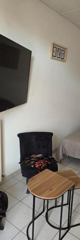 Chambre indépendante，位于莱萨韦尼埃的酒店