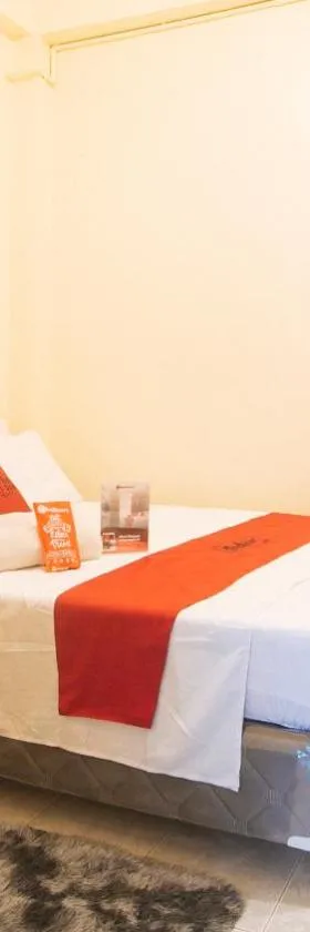 RedDoorz at V-Cloud Hills near De La Salle Dasmarinas Cavite，位于达斯马里尼亚斯的酒店