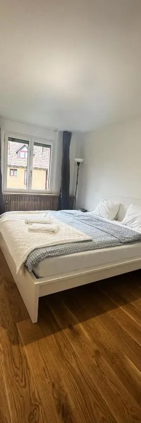 VK - H - Zürich Airport - Luxury - Homestay - Haldenstrasse - Kloten，位于克洛滕的酒店