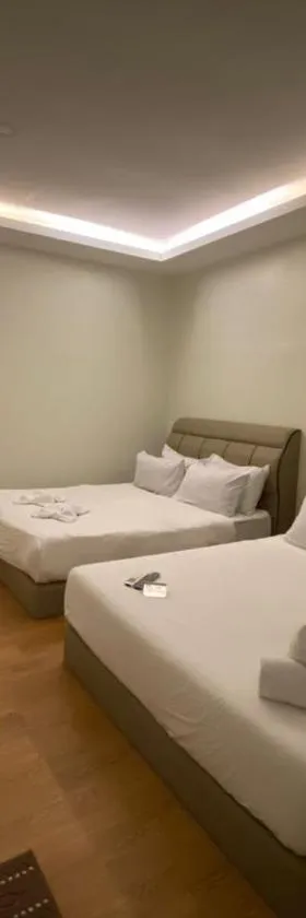 LE dEON HOTEL Former Pine Hotel，位于华都牙也的酒店