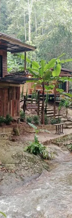 สายน้ำและขุนเขาแม่กำปอง The River & Mountain maekampong，位于清迈的酒店