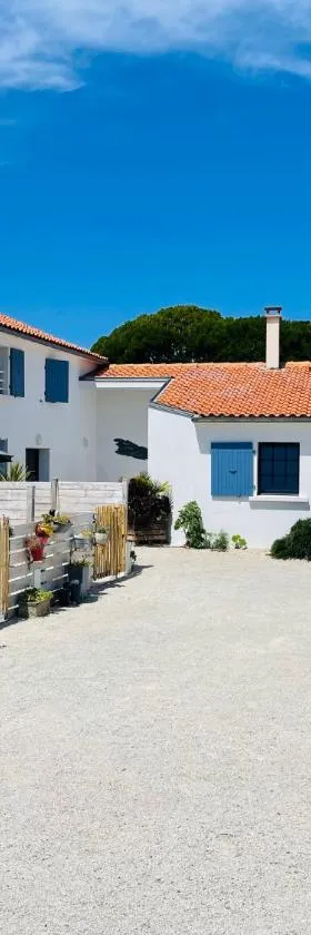 Clos des Aigrettes -6 Gîtes de charme et confort à 30m du Port de La Cotinière，位于拉康提内勒的酒店