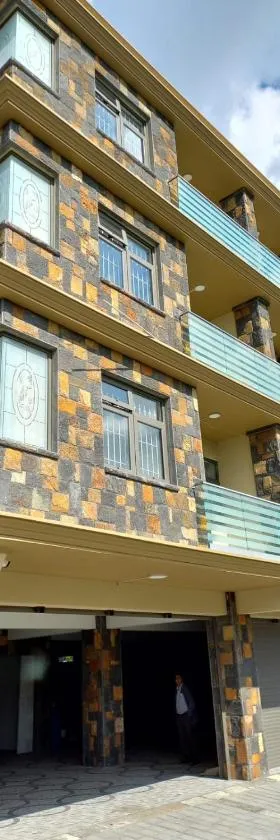 U & S Luxury Apartments Ltd，位于卡特勒博尔纳的酒店