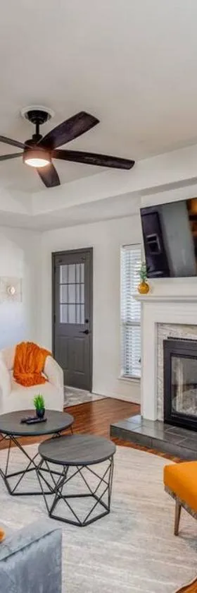 Cute Chic 2B 2B Duplex APT，位于弗赖拉辛的酒店