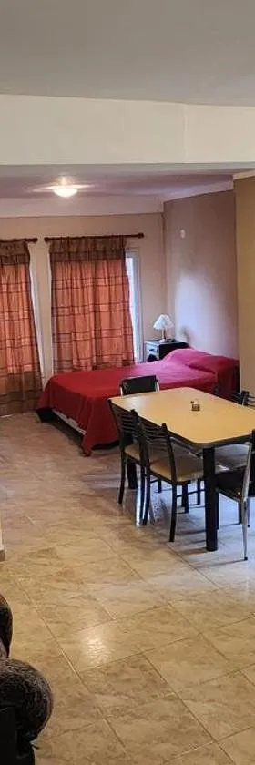 Casa en el Rodeo a metros del molino.，位于埃尔罗德奥的酒店