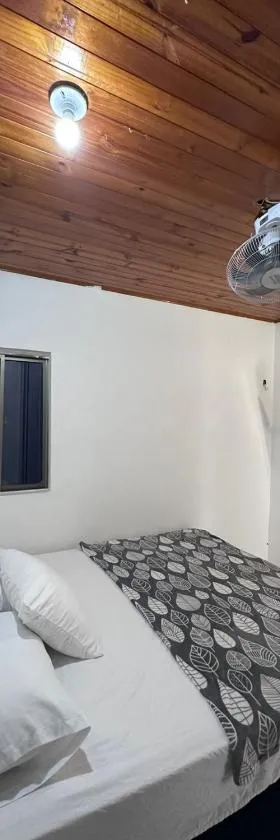 Casa con tres dormitorios y garaje，位于蒙特里亚的酒店