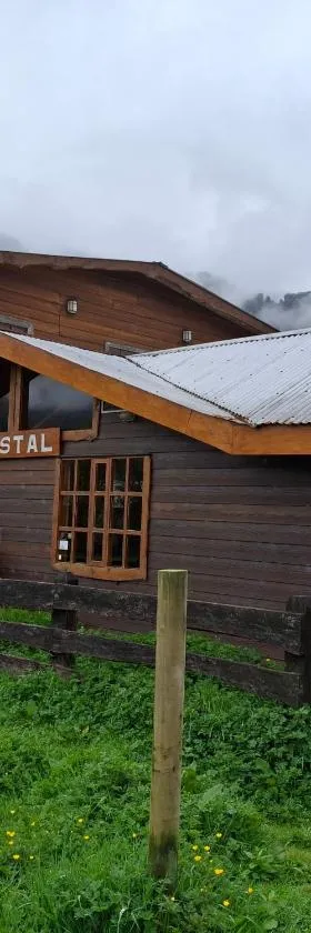 Los Mañíos Del Queulat Puyuhuapi，位于普尤瓦比港的酒店