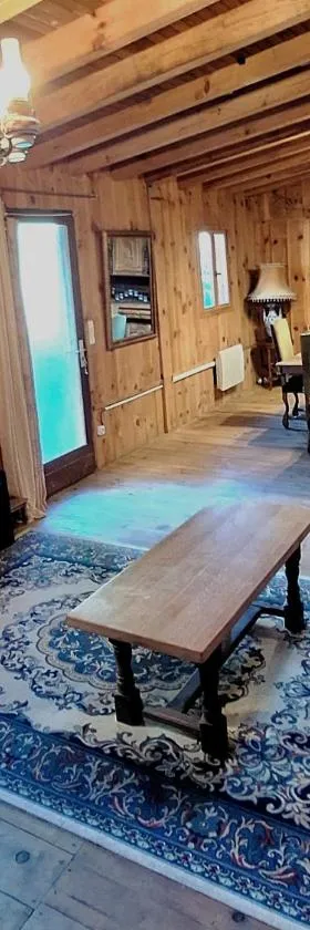 Le Saloon，位于阿杜尔河畔艾尔的酒店