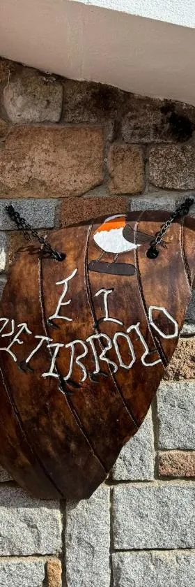Alojamiento Rural El Petirrojo con patio jardín，位于Cerceda的酒店
