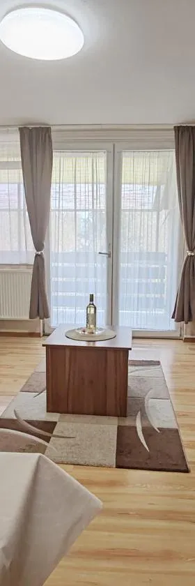Tó Apartman Gunarasfürdő，位于栋博堡的酒店