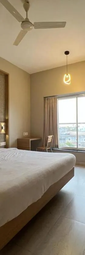 Hotel Shahi Executive，位于Malkāpur的酒店