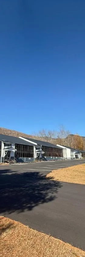 Travelodge by Wyndham Lincoln Near White Mountain，位于林肯的酒店