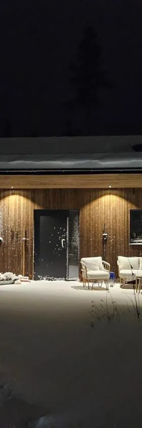 Egen del av modern villa i Kåge，位于谢莱夫特奥的酒店