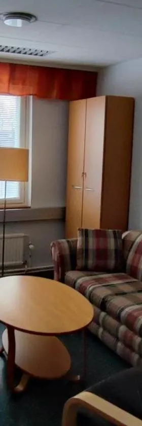 Kokonainen huoneisto olohuone makuualkovi ja keittiö Iisalmen keskusta，位于伊萨尔米的酒店