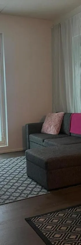 Stylish spacious apartment in Tuusula，位于Hyrylä的酒店