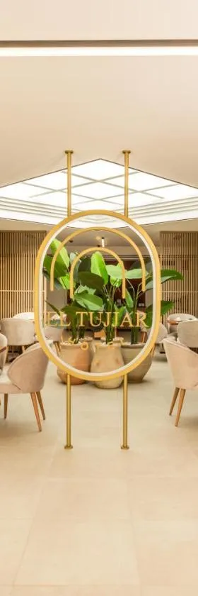 Hotel El Tujjar，位于洛斯巴里奥斯的酒店