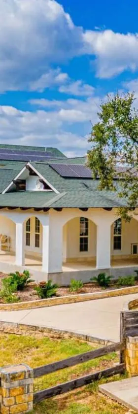Casa Blanca in Texas Hill Country，位于Ingram的酒店