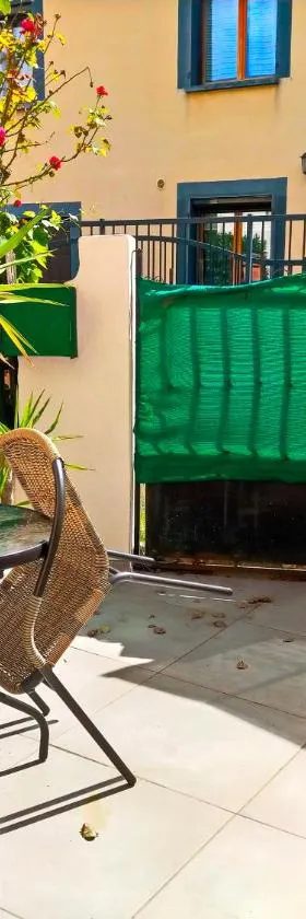 Maison de bourg avec terrasse，位于热尔扎的酒店