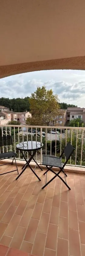 T2 a La Valette du var，位于拉瓦雷特迪瓦尔的酒店