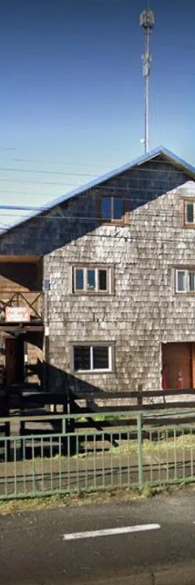 Hostal La Casona Ensenada con parking，位于拉恩塞纳达的酒店