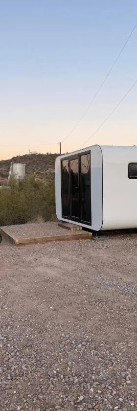 Black Canyon Campground Modern Sleeping Pods Tiny Homes，位于Black Canyon City的酒店