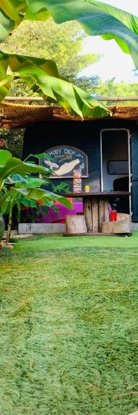 Logement indépendant avec parking dans un quartier de standing proche de la plage，位于莱克斯的酒店