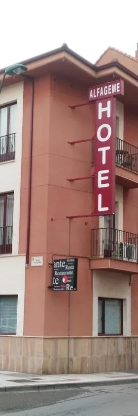 阿尔法格美酒店，位于Trobajo del Camino的酒店