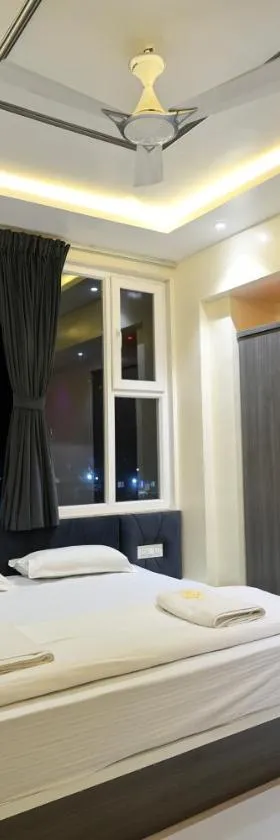 Nandini Executive Lodge，位于Tuljapur的酒店