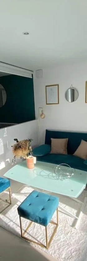 Cosy Cottage by Alice Village Provençal Serenity，位于弗维沃的酒店