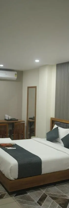Cruz Inn calicut，位于科泽科德的酒店