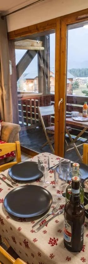 chalet gentiane cosy T2 labellisé Dévoluy，位于Superdevoluy的酒店