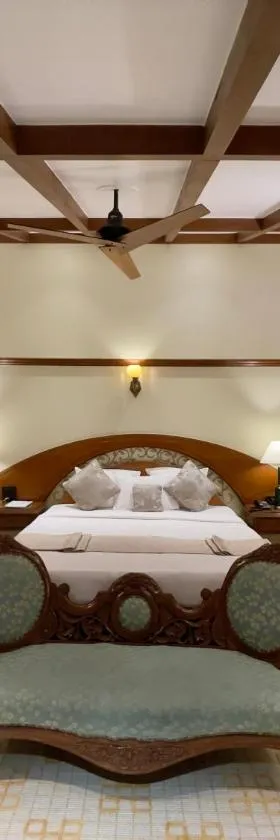 Ramsukh Resorts and Spa，位于马哈巴莱斯赫瓦尔的酒店