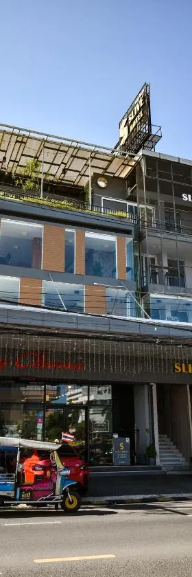 斯莱福酒店，位于素辇府的酒店