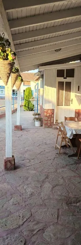 Конна база Ескус Хорсес，位于Gigen的酒店