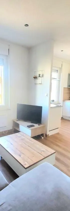 Appartement lumineux en centre-ville，位于Neuves-Maisons的酒店