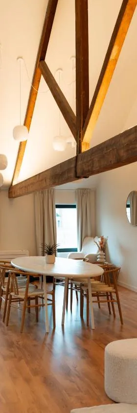 Spacious, newly renovated loft - 107m2，位于圣尼古拉的酒店