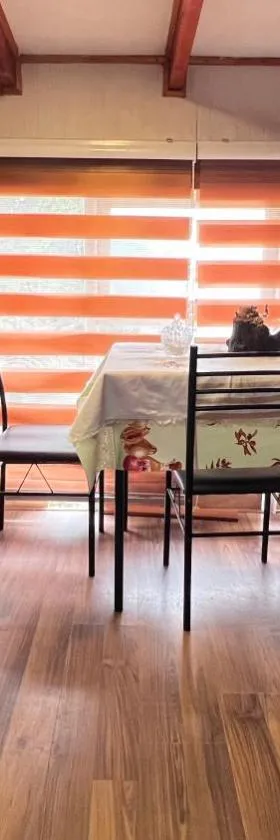 Small Apartment，位于延基韦的酒店