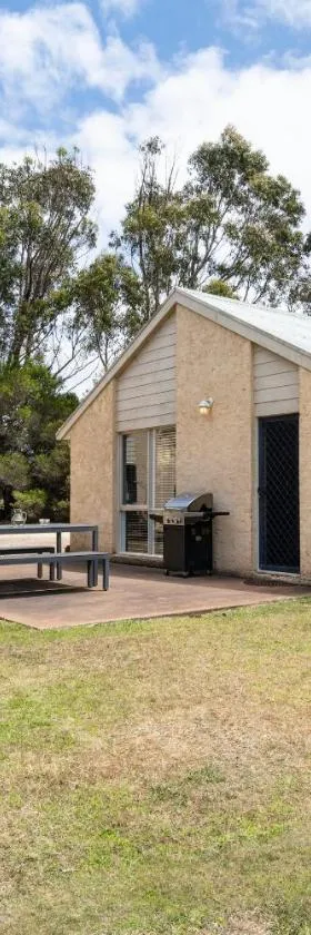 Bells Beach Cottages - Pet friendly cottage with wood heater，位于托基的酒店