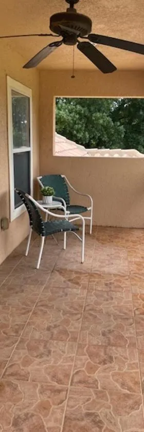 Quiet Lakeview Home in Wesley Chapel，位于卫斯理堂的酒店