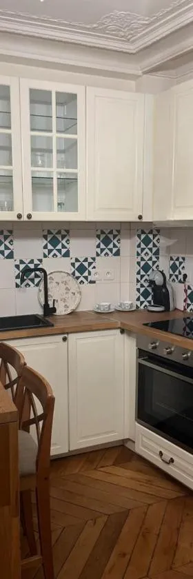 Cozy appartement near Opera and Galeries Lafayette Haussmann，位于Berthouvilliers的酒店