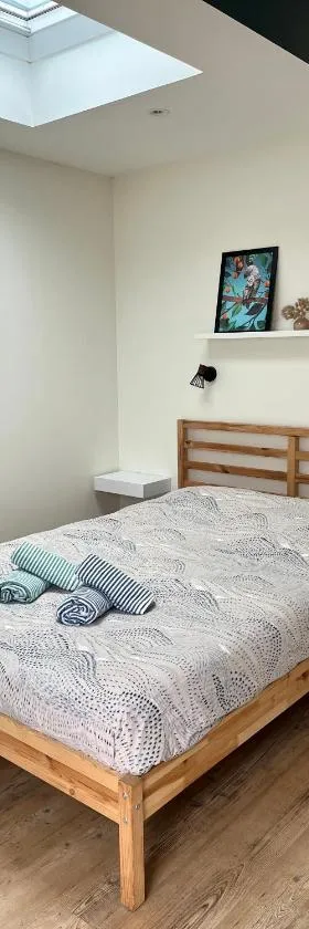 Studiocosy proche Bordeaux, parking gratuit, clim，位于伊斯内斯的酒店