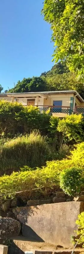 Grand Bay Dominica Sunrise Guesthouse，位于Tête Morne的酒店