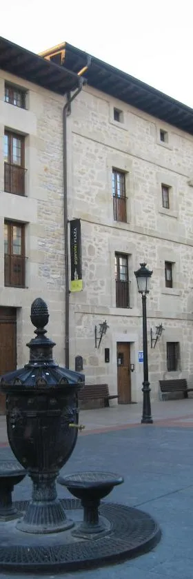 阿干宗广场酒店，位于La Puebla de Arganzón的酒店