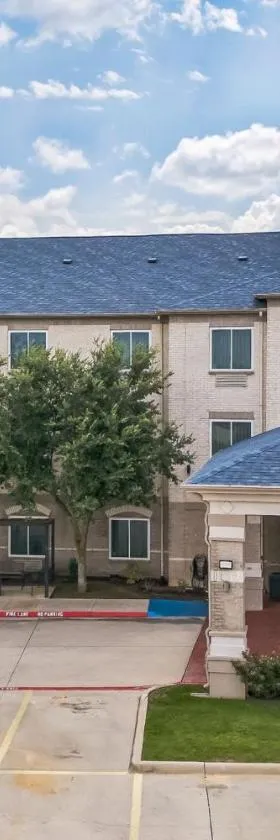 Clarion Inn & Suites Weatherford South，位于韦瑟福德的酒店
