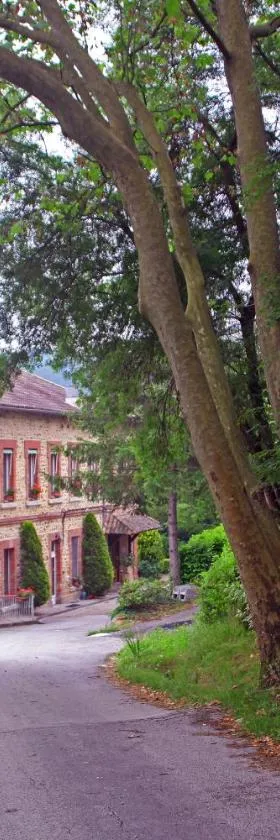 Château Lou Cante Perdrix，位于La Vernarède的酒店
