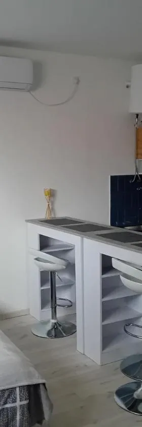 AlejaPark，位于Železnicka Stanica Inđija Selo的酒店