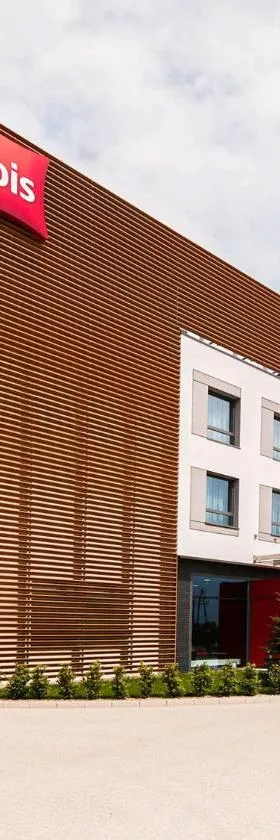 Ibis Poznan Polnoc，位于苏奇拉斯的酒店